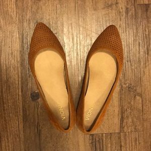 Brand NWT size 7 vionic flats!